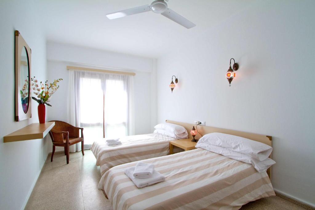 Hostal Paris Port de Pollenca Room photo